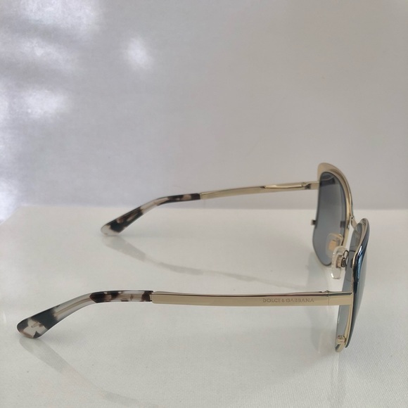 Sunglasses w/case - Picture 3 of 6